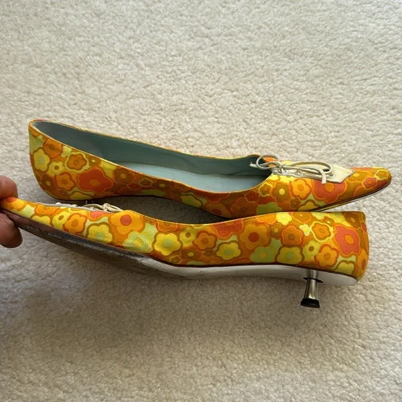 Sigerson Morrison retro Flower Power print pointy toe lace up kitten heel pumps - Picture 5 of 8
